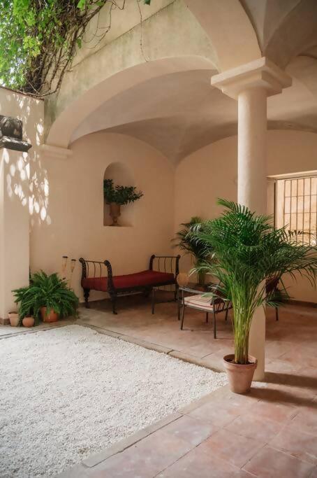 Casa Aguila Casco Antiguo Patio Privado Appartement Caces Buitenkant foto